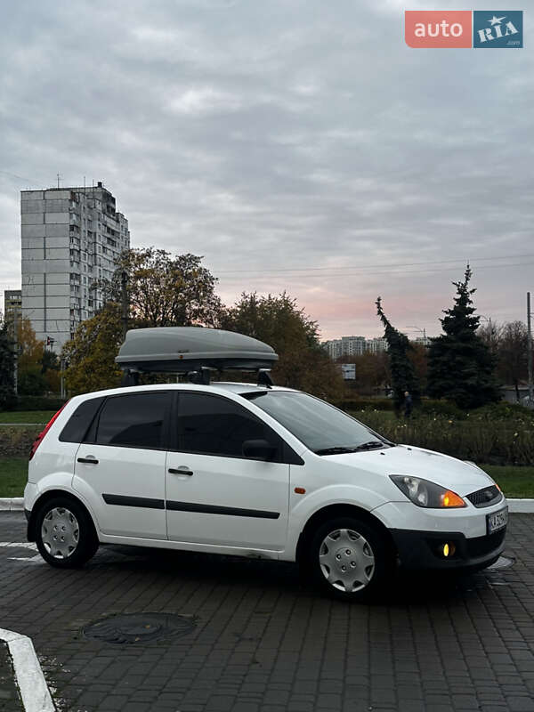 Хэтчбек Ford Fiesta 2007 в Киеве