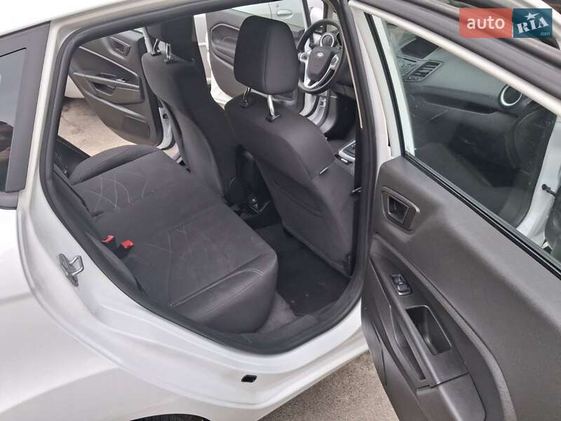 Хэтчбек Ford Fiesta 2018 в Вишневом фото 12 Хэтчбек Ford Fiesta 2018 в Вишневом