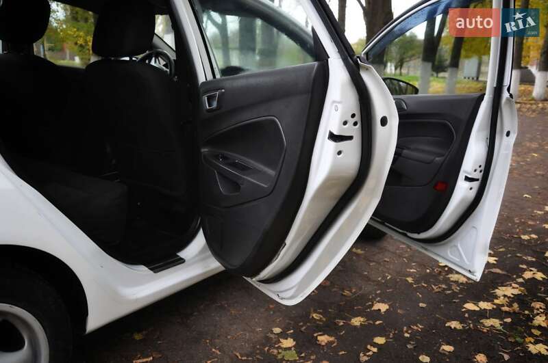Хэтчбек Ford Fiesta 2013 в Полтаве фото 19 Хэтчбек Ford Fiesta 2013 в Полтаве