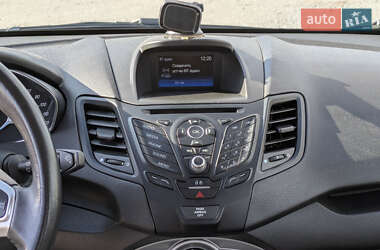 Седан Ford Fiesta 2015 в Киеве