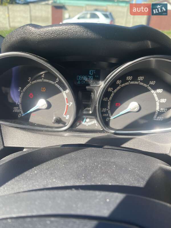 Хетчбек Ford Fiesta 2016 в Києві