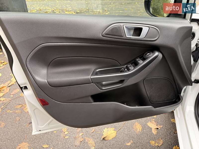 Хетчбек Ford Fiesta 2013 в Дніпрі