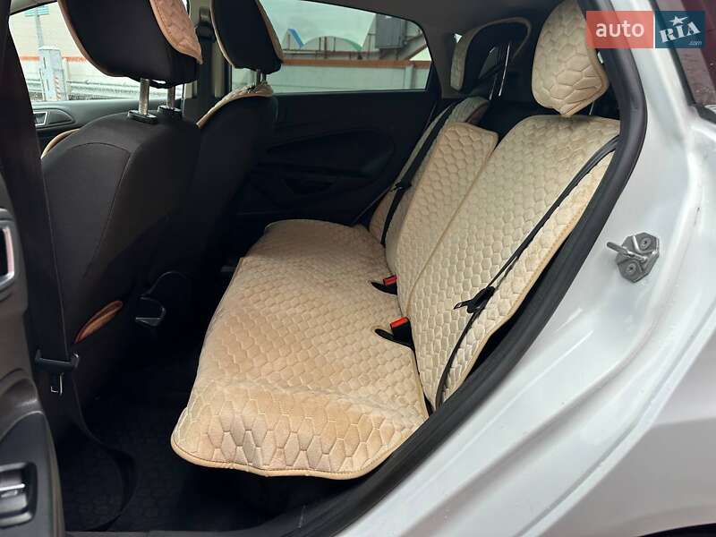 Хэтчбек Ford Fiesta 2015 в Киеве фото 10 Хэтчбек Ford Fiesta 2015 в Киеве