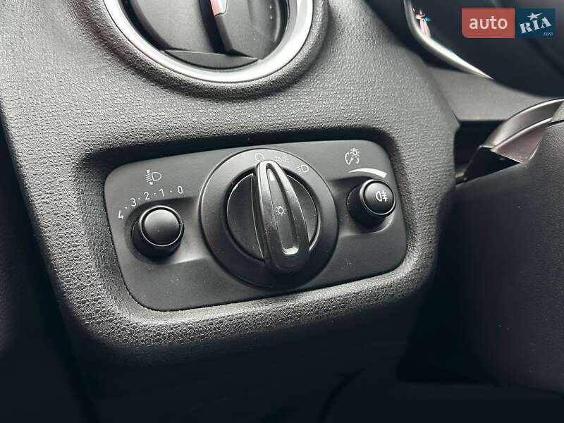 Хэтчбек Ford Fiesta 2015 в Киеве фото 16 Хэтчбек Ford Fiesta 2015 в Киеве