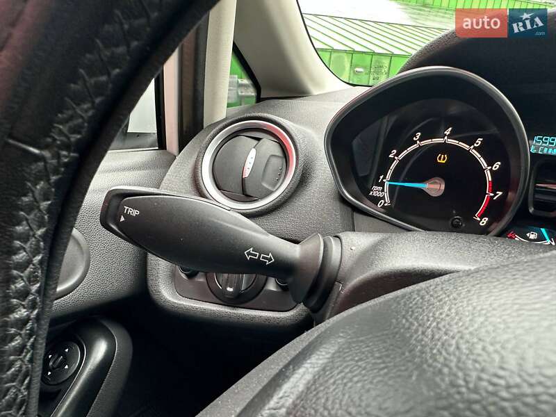 Хэтчбек Ford Fiesta 2015 в Киеве фото 21 Хэтчбек Ford Fiesta 2015 в Киеве