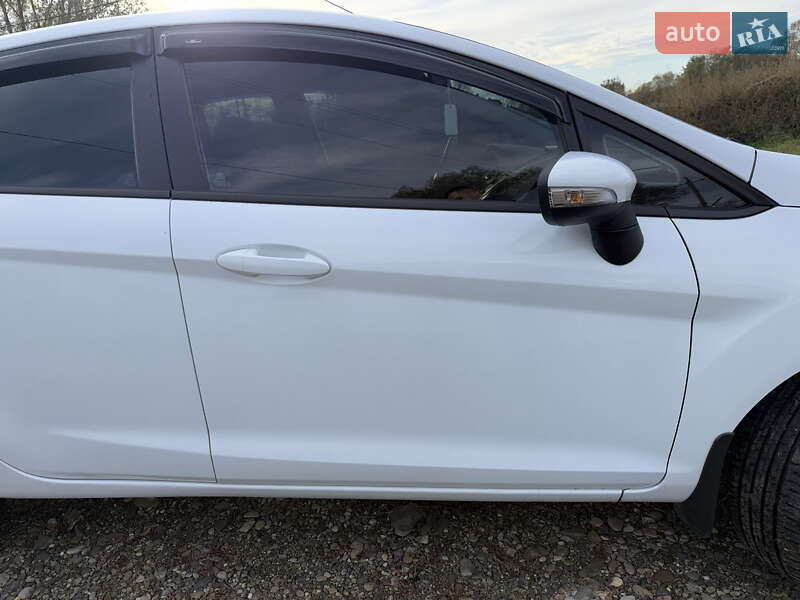 Хетчбек Ford Fiesta 2011 в Чернівцях