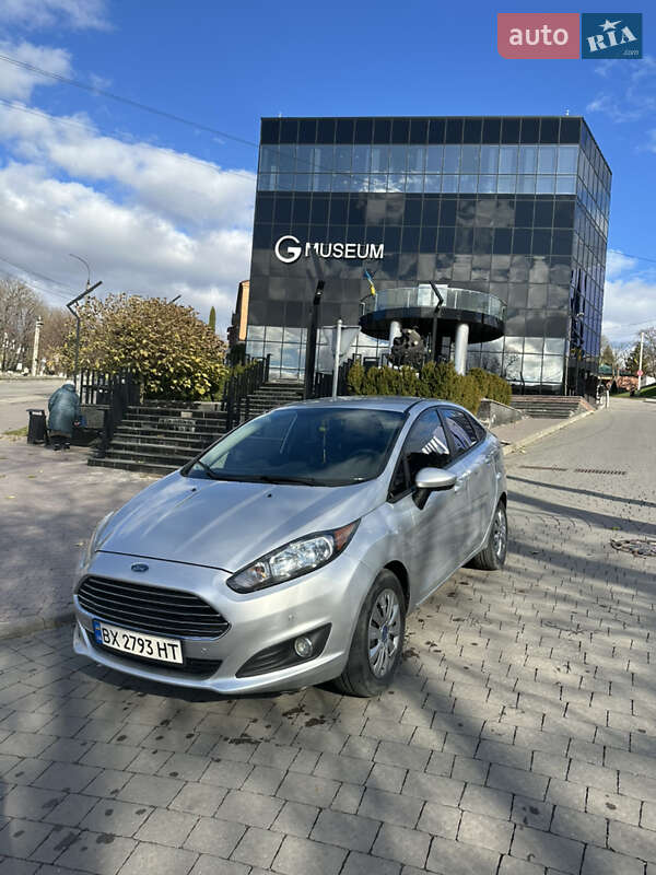 Седан Ford Fiesta 2013 в Городке