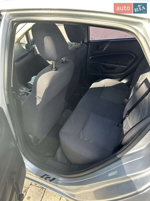 Седан Ford Fiesta 2013 в Городке