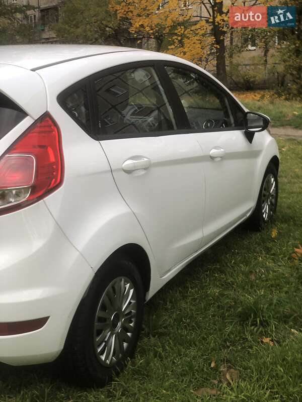 Хетчбек Ford Fiesta 2015 в Києві фото 4 Хетчбек Ford Fiesta 2015 в Києві