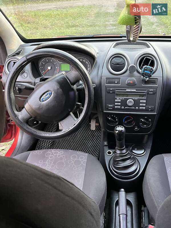 Хэтчбек Ford Fiesta 2008 в Лановцах