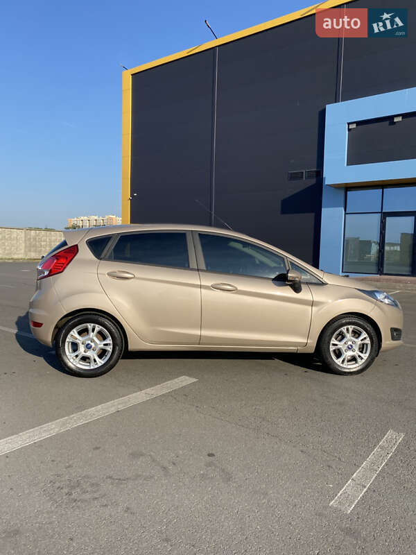 Хэтчбек Ford Fiesta 2016 в Киеве фото 3 Хэтчбек Ford Fiesta 2016 в Киеве