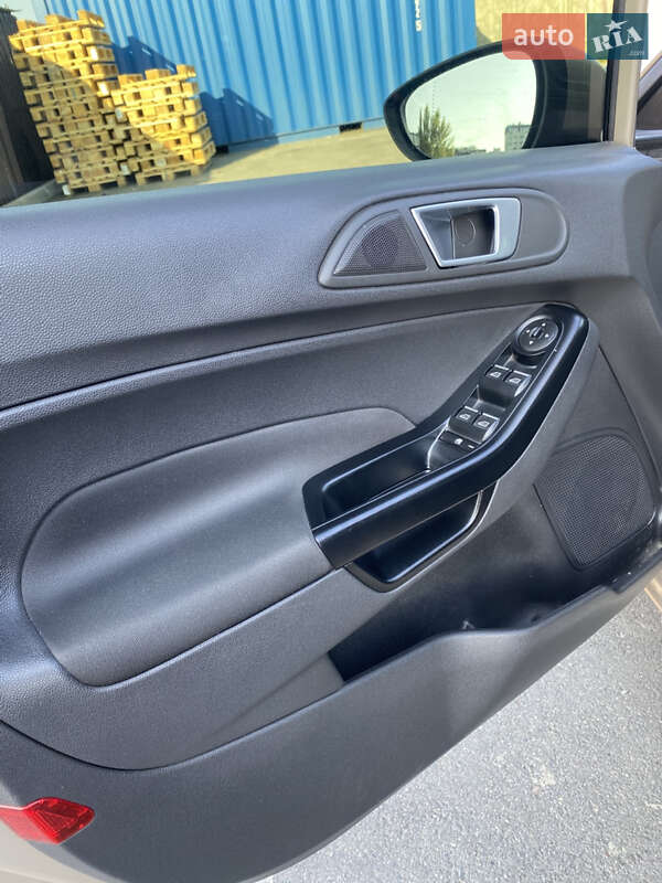 Хэтчбек Ford Fiesta 2016 в Киеве фото 9 Хэтчбек Ford Fiesta 2016 в Киеве