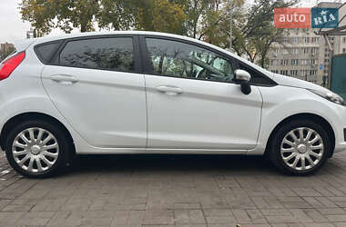 Хетчбек Ford Fiesta 2016 в Києві