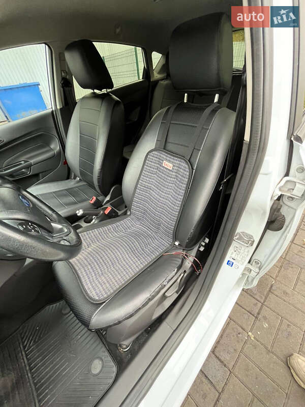 Хэтчбек Ford Fiesta 2016 в Киеве