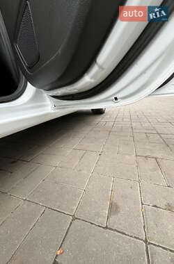 Хетчбек Ford Fiesta 2016 в Києві