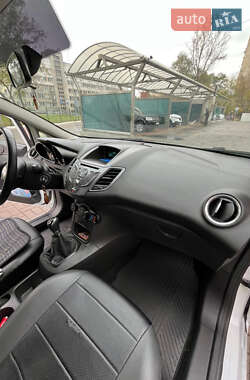 Хетчбек Ford Fiesta 2016 в Києві