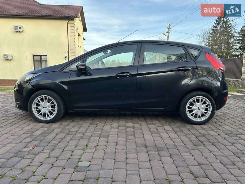 Хэтчбек Ford Fiesta 2011 в Черновцах