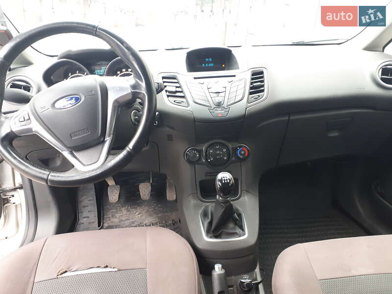 Хэтчбек Ford Fiesta 2015 в Днепре