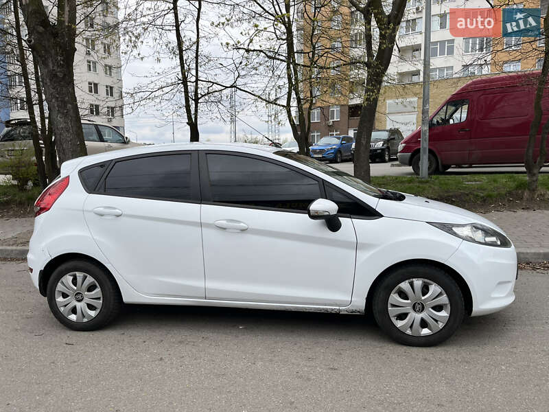 Хэтчбек Ford Fiesta 2012 в Киеве