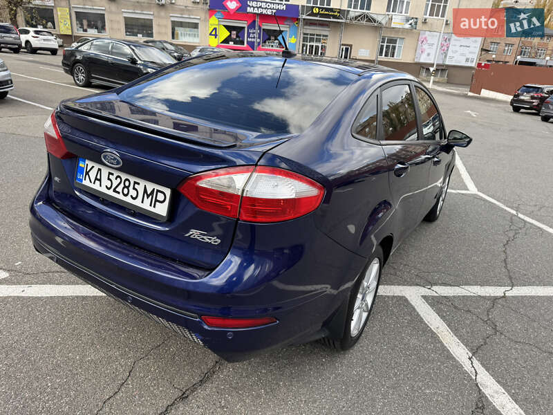 Седан Ford Fiesta 2016 в Киеве