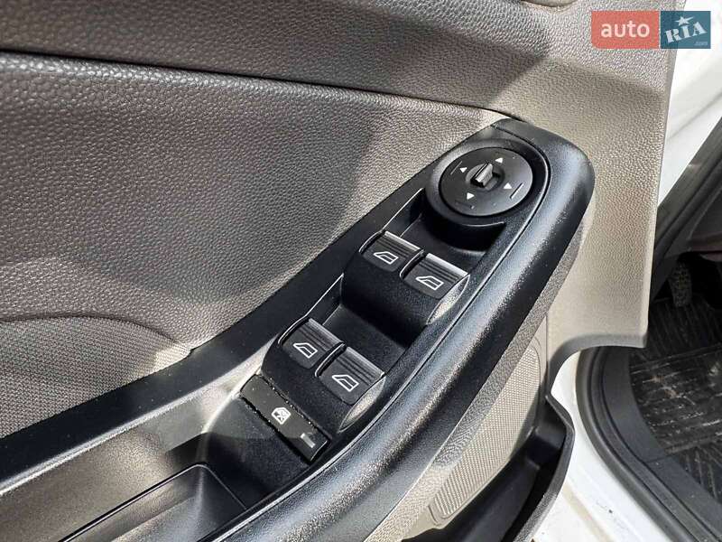 Хэтчбек Ford Fiesta 2017 в Киеве фото 10 Хэтчбек Ford Fiesta 2017 в Киеве