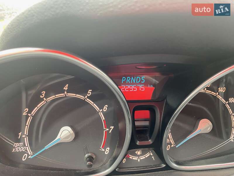 Хэтчбек Ford Fiesta 2015 в Киеве фото 14 Хэтчбек Ford Fiesta 2015 в Киеве