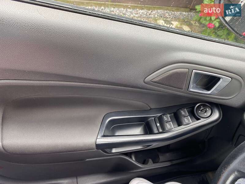 Хэтчбек Ford Fiesta 2015 в Киеве фото 16 Хэтчбек Ford Fiesta 2015 в Киеве