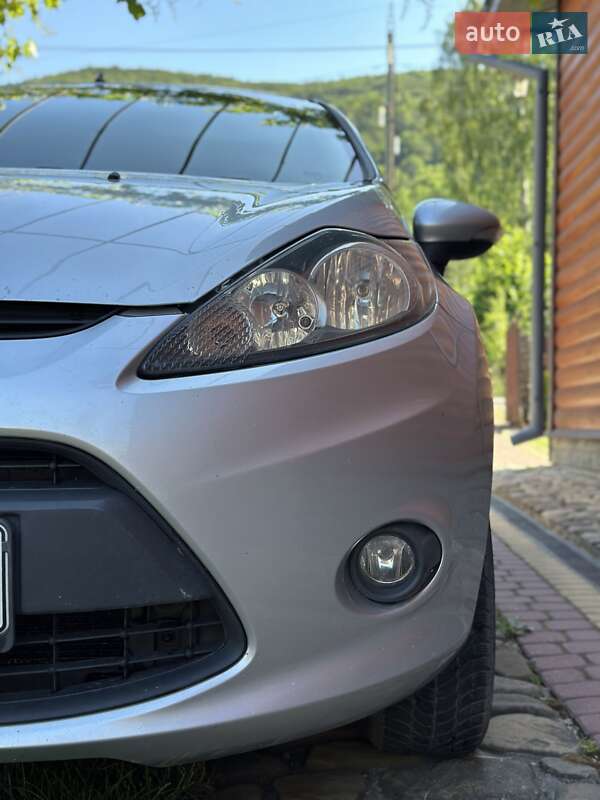 Хетчбек Ford Fiesta 2010 в Косові фото 8 Хетчбек Ford Fiesta 2010 в Косові