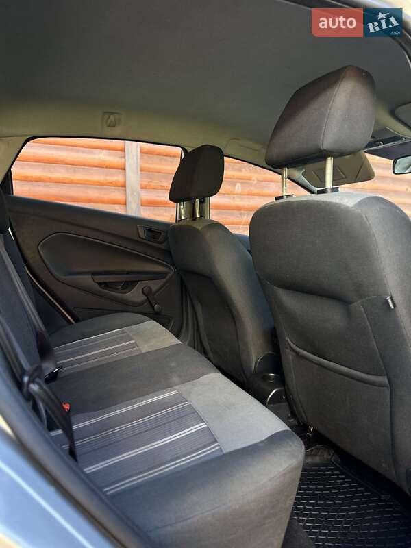 Хетчбек Ford Fiesta 2010 в Косові фото 13 Хетчбек Ford Fiesta 2010 в Косові