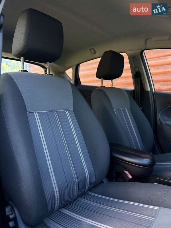 Хетчбек Ford Fiesta 2010 в Косові фото 16 Хетчбек Ford Fiesta 2010 в Косові