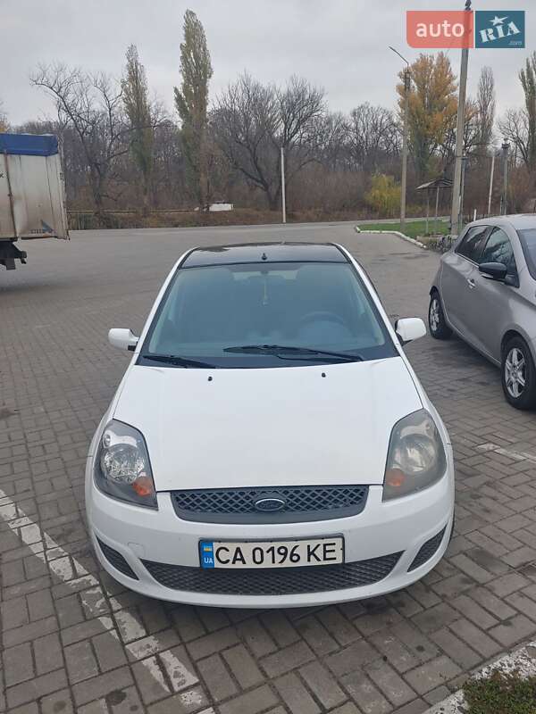 Хэтчбек Ford Fiesta 2007 в Золотоноше