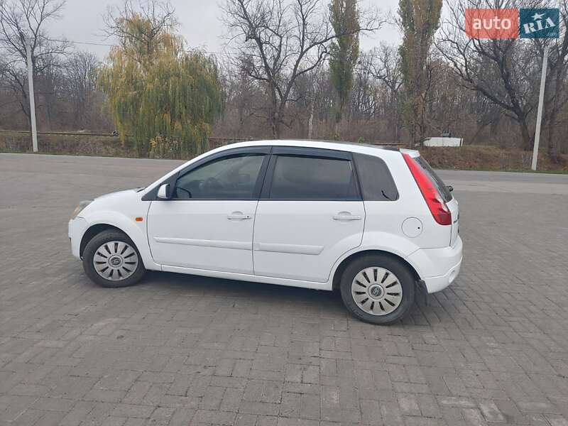 Хэтчбек Ford Fiesta 2007 в Золотоноше