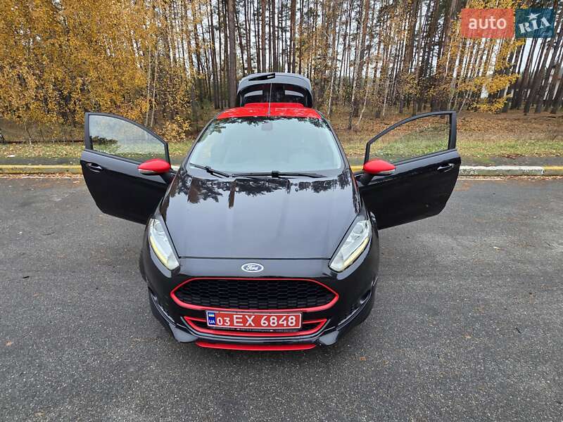 Хэтчбек Ford Fiesta 2015 в Ирпене