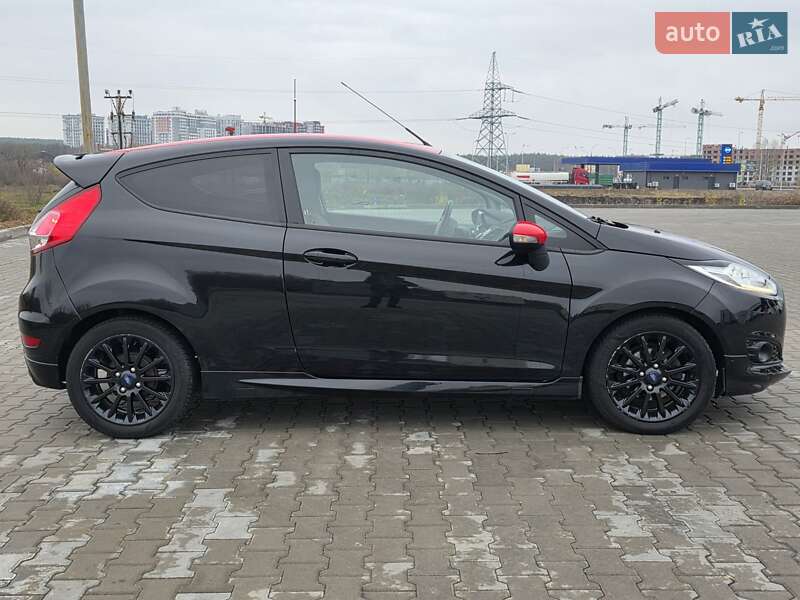 Хэтчбек Ford Fiesta 2015 в Ирпене