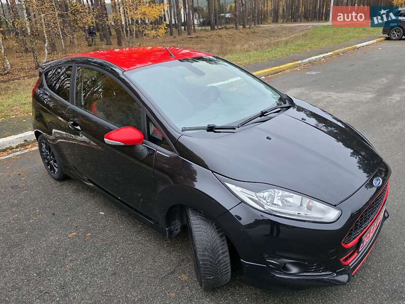 Хэтчбек Ford Fiesta 2015 в Ирпене
