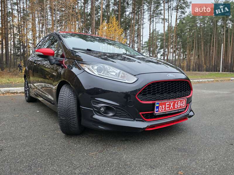 Хэтчбек Ford Fiesta 2015 в Ирпене