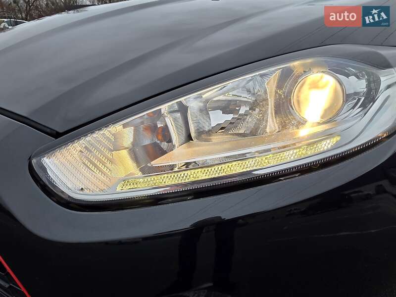 Хэтчбек Ford Fiesta 2015 в Ирпене