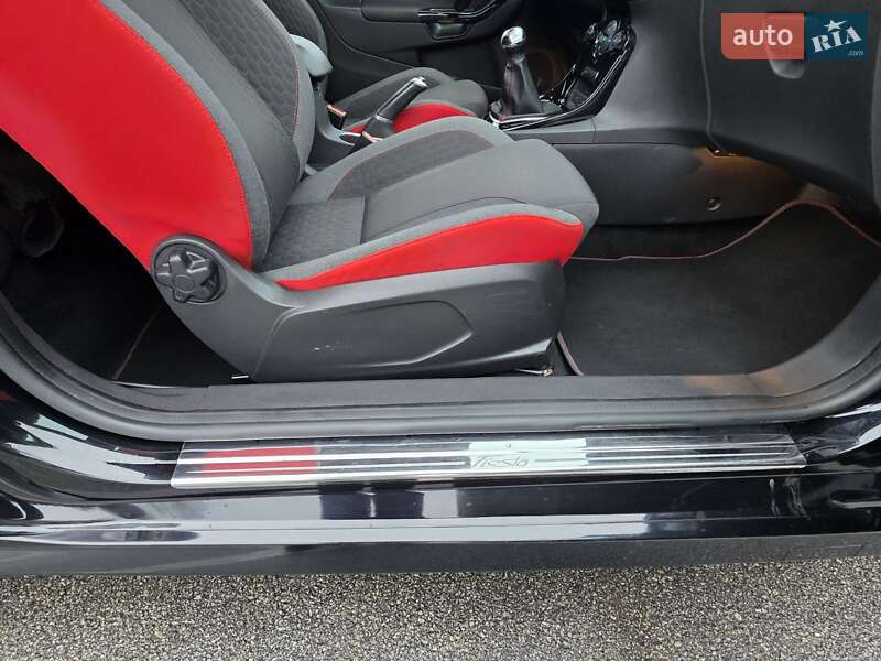 Хэтчбек Ford Fiesta 2015 в Ирпене