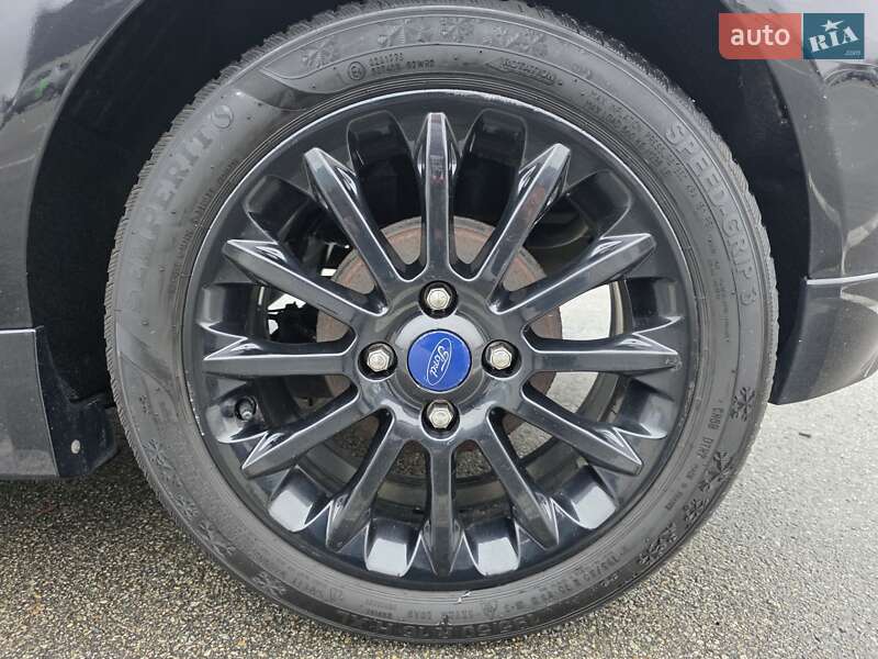Хэтчбек Ford Fiesta 2015 в Ирпене