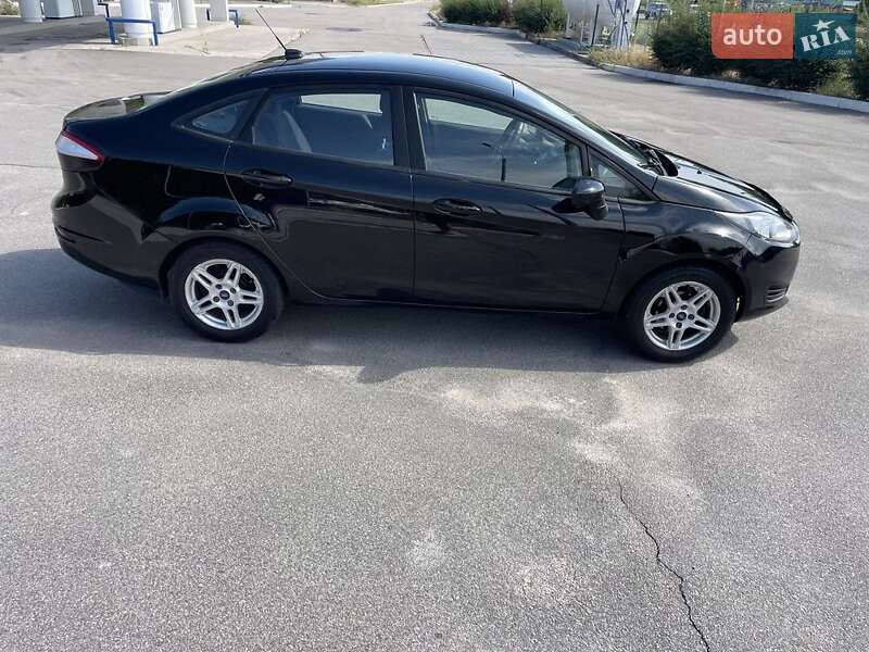 Седан Ford Fiesta 2018 в Днепре