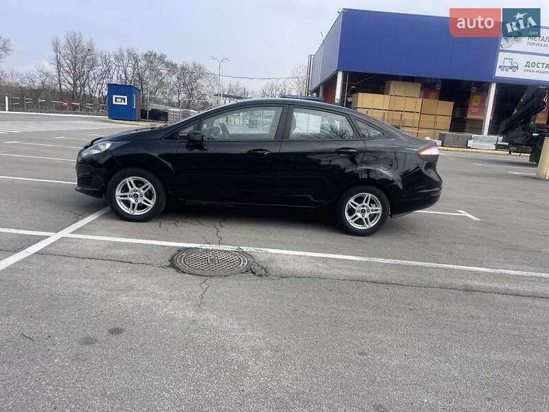 Седан Ford Fiesta 2018 в Днепре