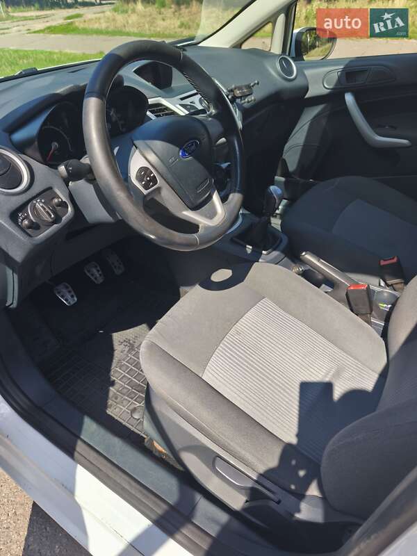 Хэтчбек Ford Fiesta 2012 в Киеве фото 9 Хэтчбек Ford Fiesta 2012 в Киеве