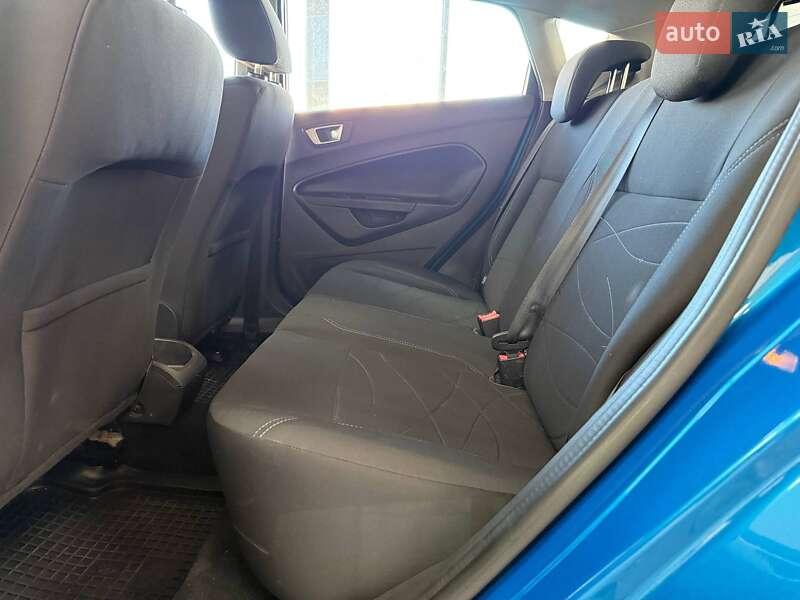 Хэтчбек Ford Fiesta 2015 в Киеве
