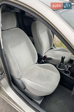 Хэтчбек Ford Fiesta 2002 в Брусилове