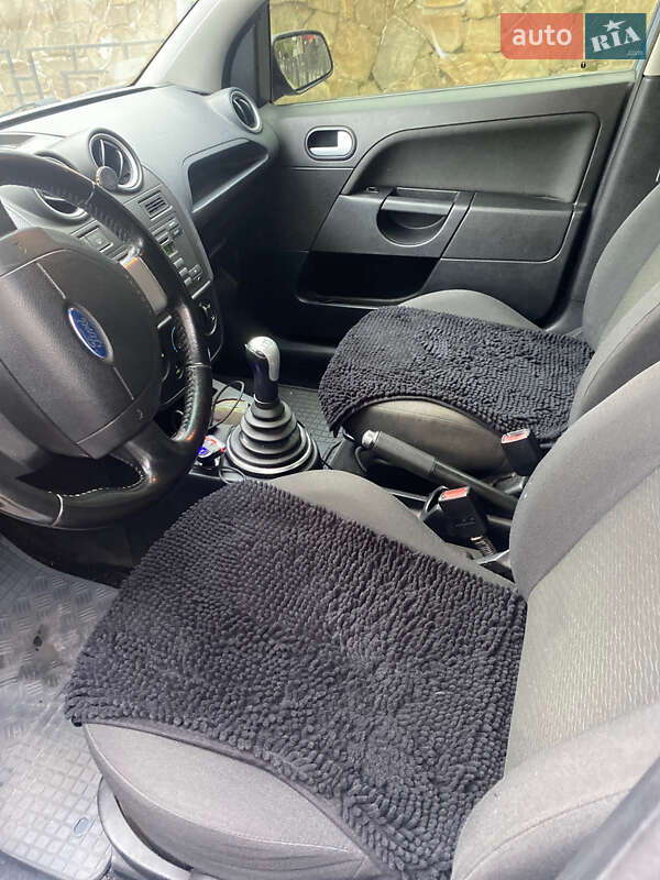 Хэтчбек Ford Fiesta 2006 в Одессе