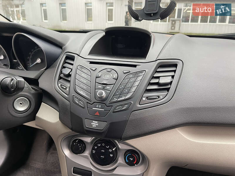 Седан Ford Fiesta 2015 в Києві фото 17 Седан Ford Fiesta 2015 в Києві