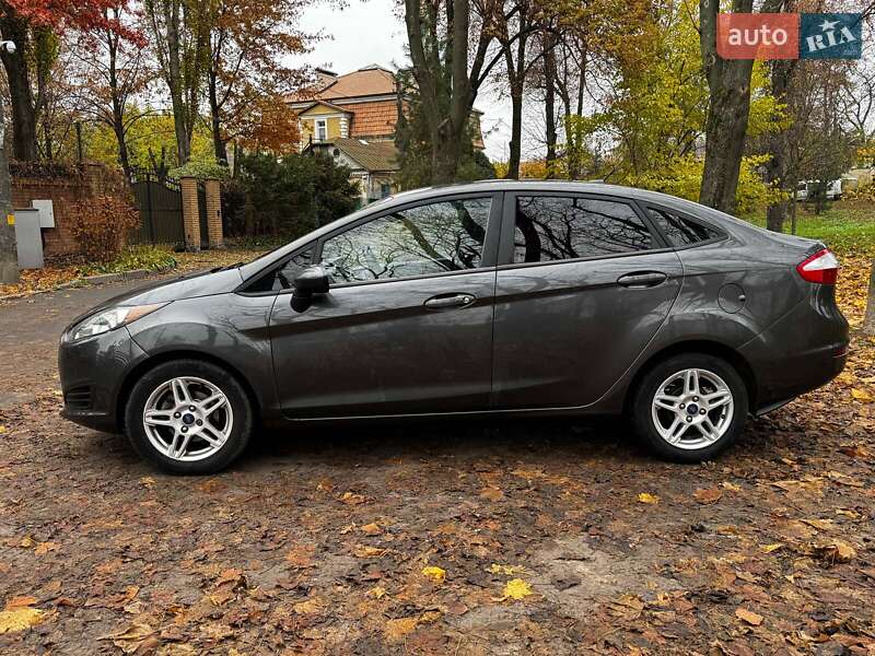 Седан Ford Fiesta 2017 в Києві