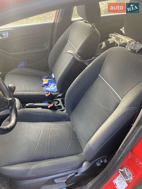 Хетчбек Ford Fiesta 2013 в Долині