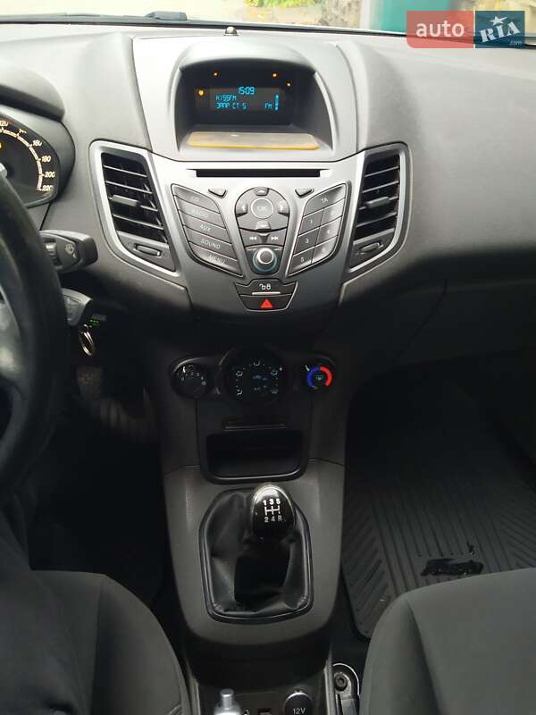 Хетчбек Ford Fiesta 2016 в Києві фото 4 Хетчбек Ford Fiesta 2016 в Києві