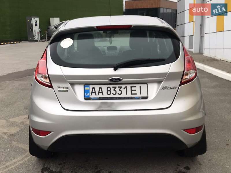 Седан Ford Fiesta 2016 в Киеве